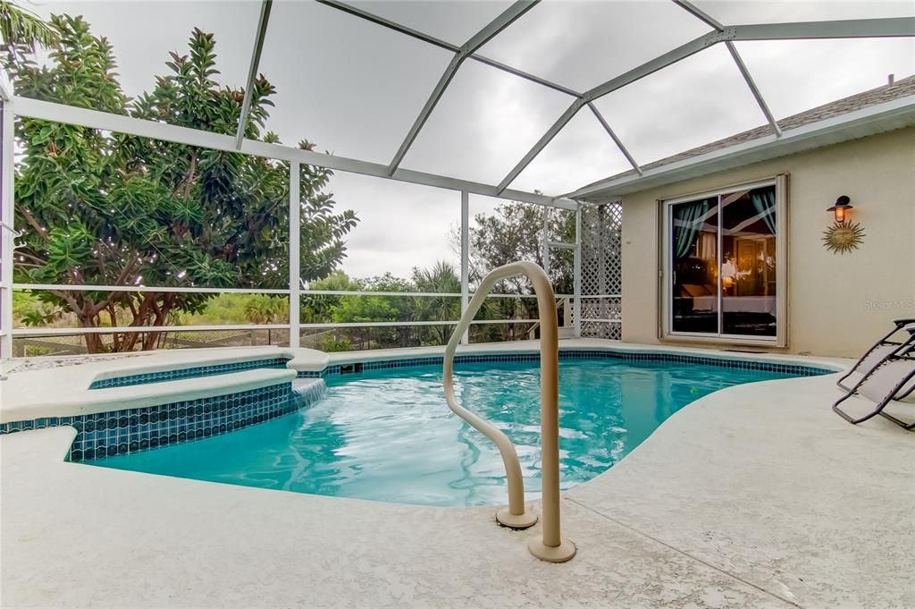 合同活跃: $4,000 (3 贝兹, 2 浴室, 1882 平方英尺)