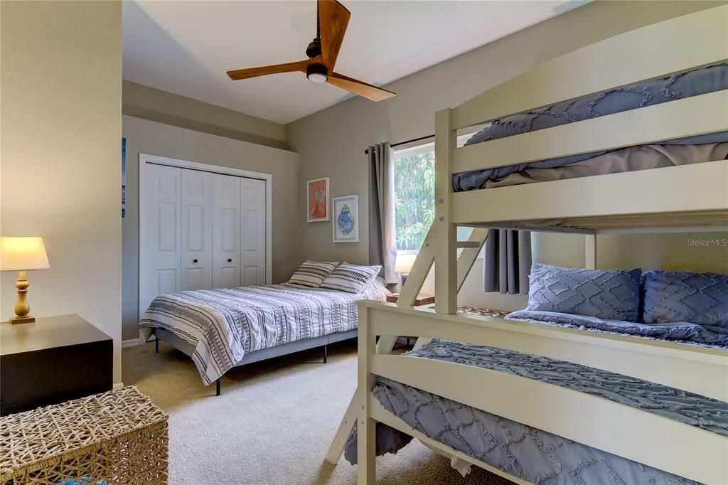 合同活跃: $4,000 (3 贝兹, 2 浴室, 1882 平方英尺)