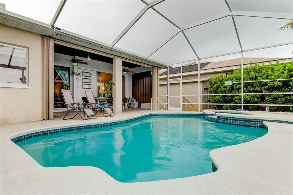 合同活跃: $4,000 (3 贝兹, 2 浴室, 1882 平方英尺)