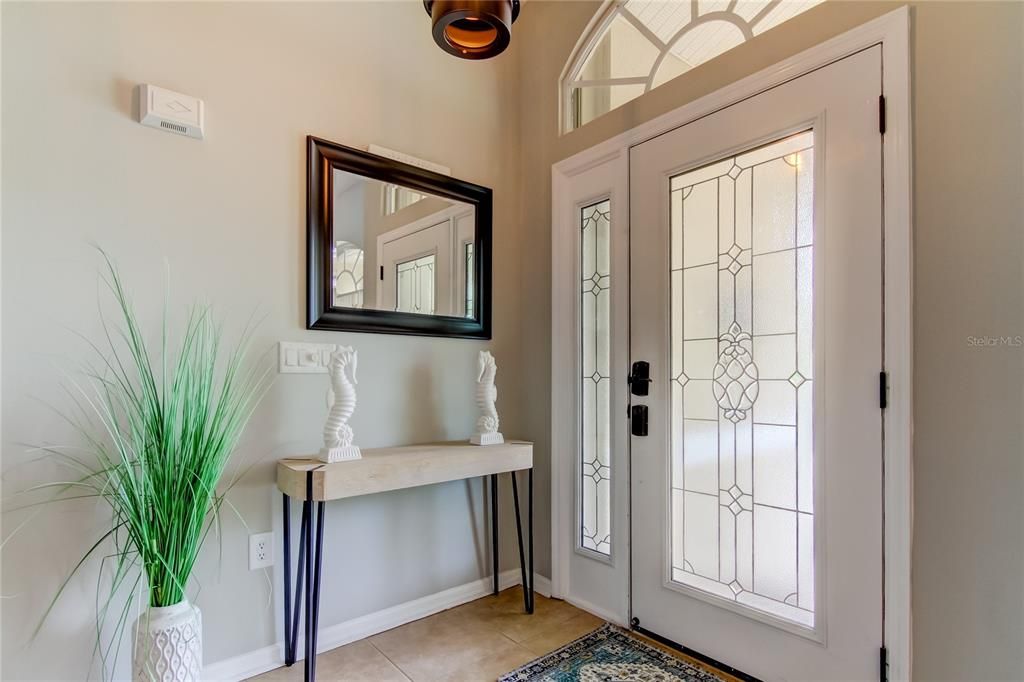 合同活跃: $4,000 (3 贝兹, 2 浴室, 1882 平方英尺)