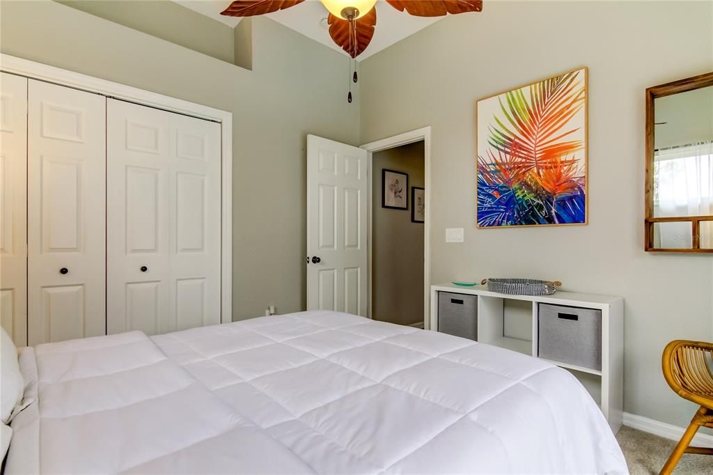 合同活跃: $4,000 (3 贝兹, 2 浴室, 1882 平方英尺)