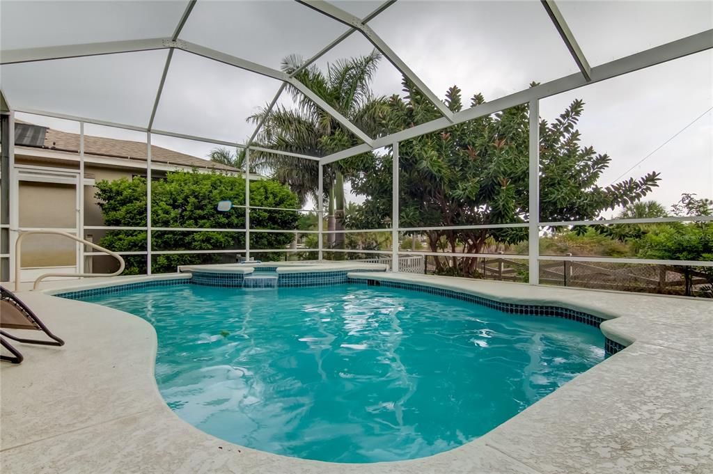 合同活跃: $4,000 (3 贝兹, 2 浴室, 1882 平方英尺)