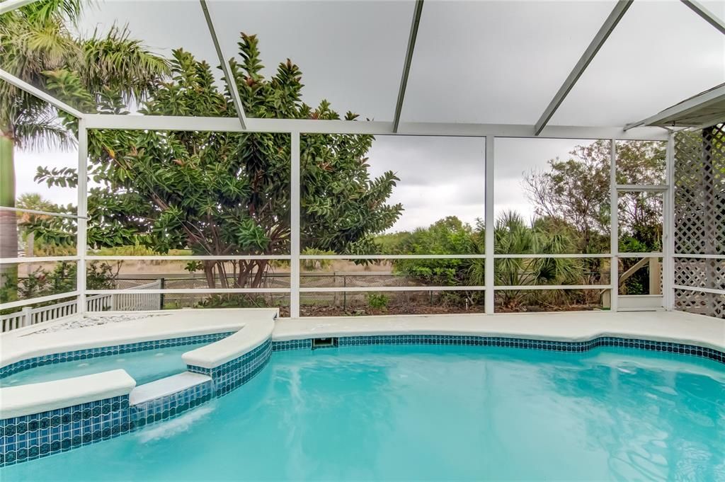 合同活跃: $4,000 (3 贝兹, 2 浴室, 1882 平方英尺)