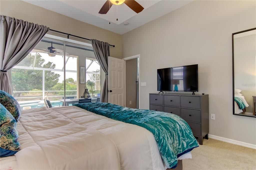 合同活跃: $4,000 (3 贝兹, 2 浴室, 1882 平方英尺)