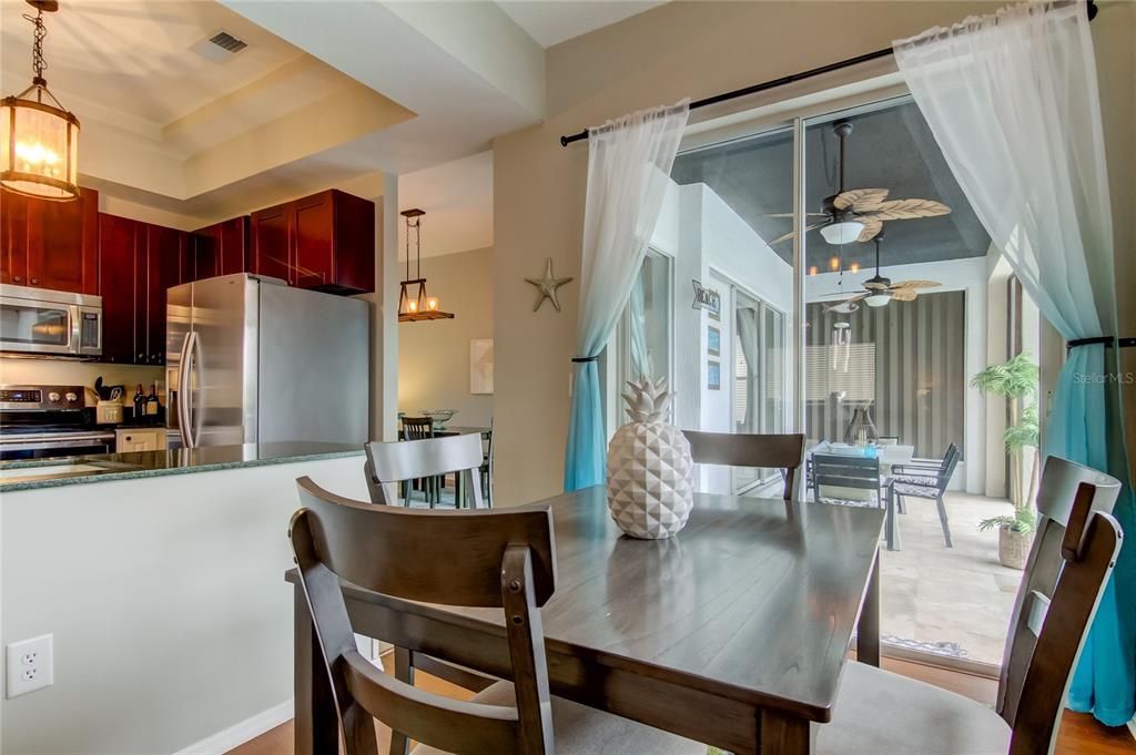 合同活跃: $4,000 (3 贝兹, 2 浴室, 1882 平方英尺)