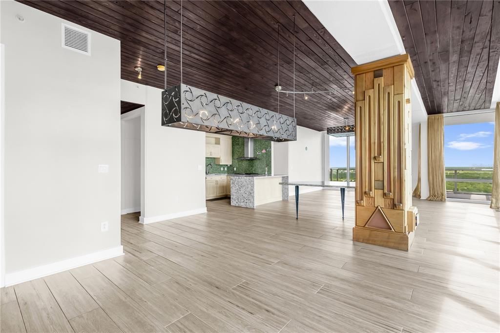 Active With Contract: $5,000 (3 beds, 3 baths, 2011 Square Feet)