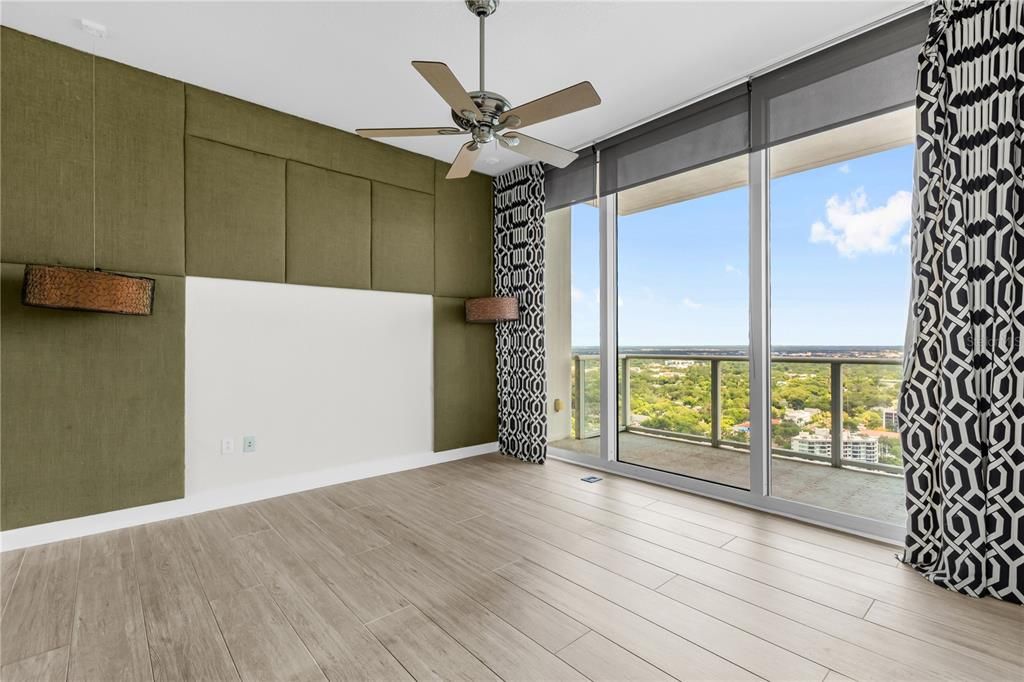 Active With Contract: $5,000 (3 beds, 3 baths, 2011 Square Feet)