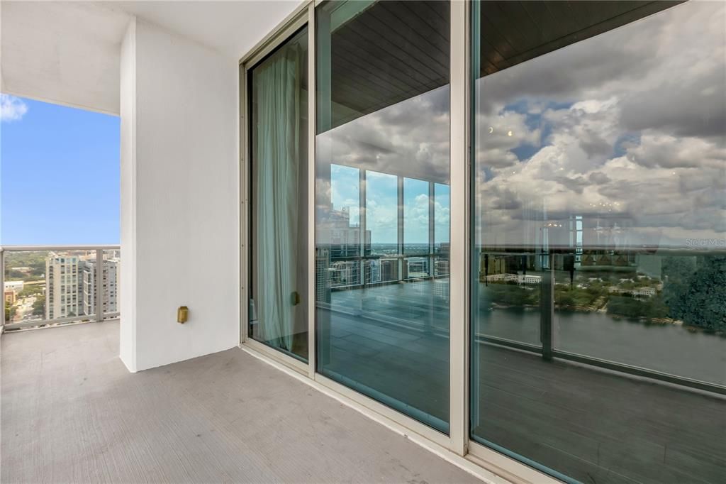 Active With Contract: $5,000 (3 beds, 3 baths, 2011 Square Feet)