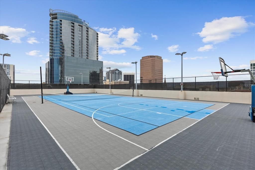 Active With Contract: $5,000 (3 beds, 3 baths, 2011 Square Feet)