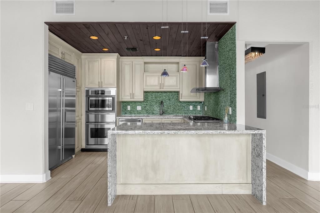 Active With Contract: $5,000 (3 beds, 3 baths, 2011 Square Feet)