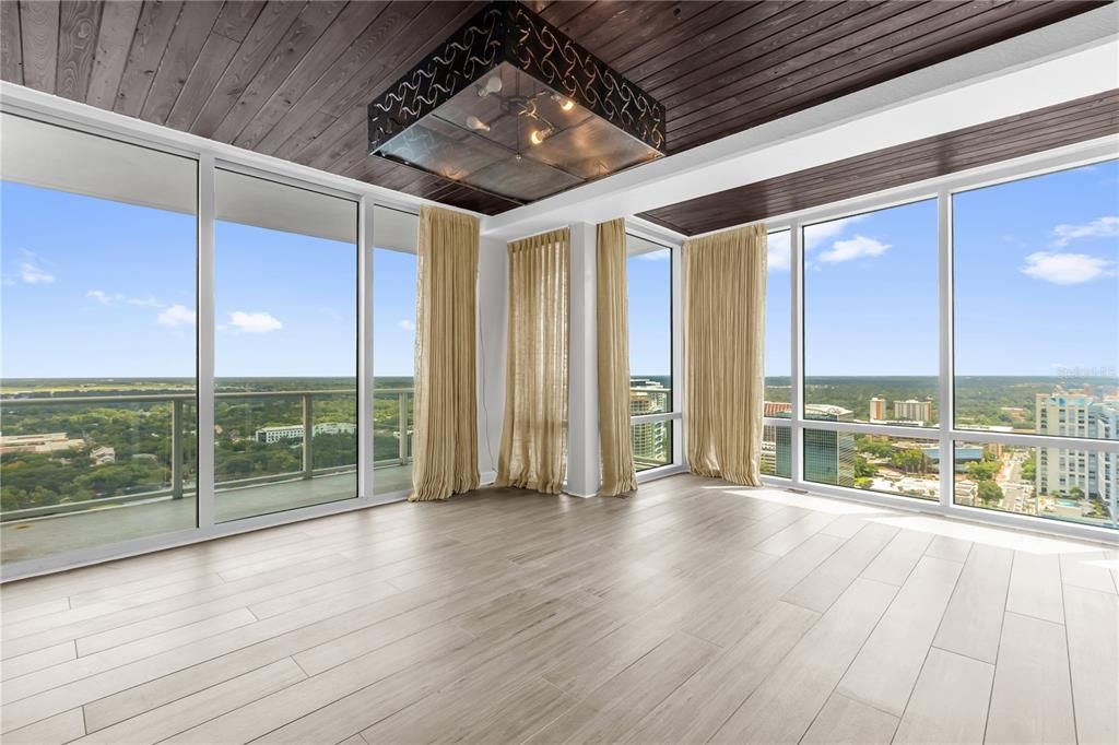 Active With Contract: $5,000 (3 beds, 3 baths, 2011 Square Feet)