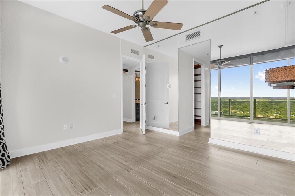 Active With Contract: $5,000 (3 beds, 3 baths, 2011 Square Feet)