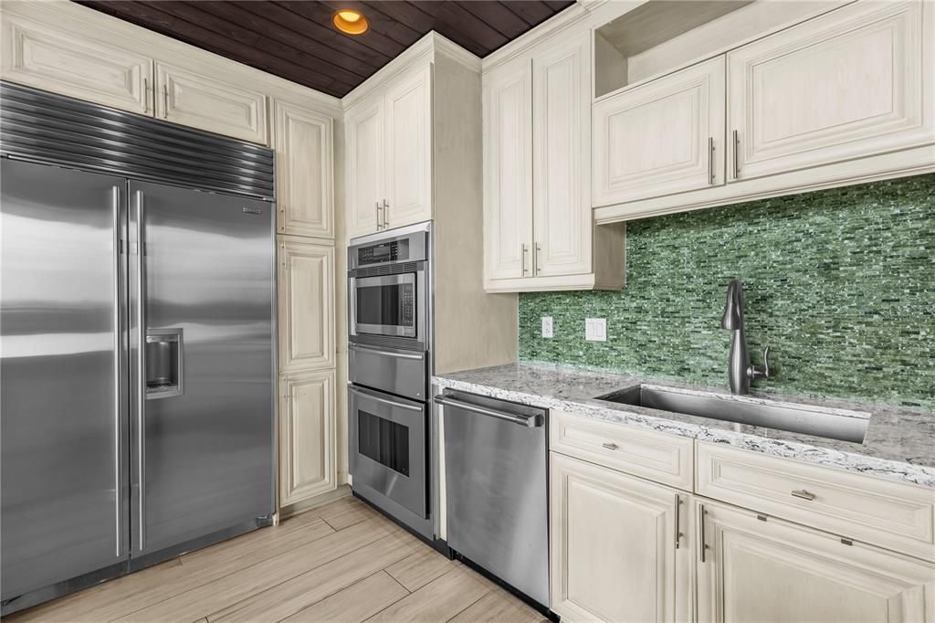 Active With Contract: $5,000 (3 beds, 3 baths, 2011 Square Feet)