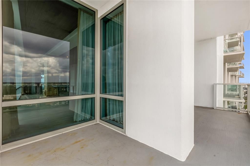 Active With Contract: $5,000 (3 beds, 3 baths, 2011 Square Feet)