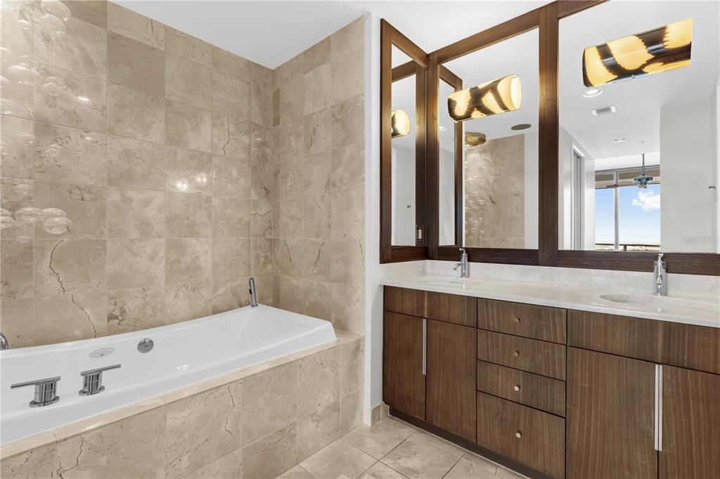 Active With Contract: $5,000 (3 beds, 3 baths, 2011 Square Feet)