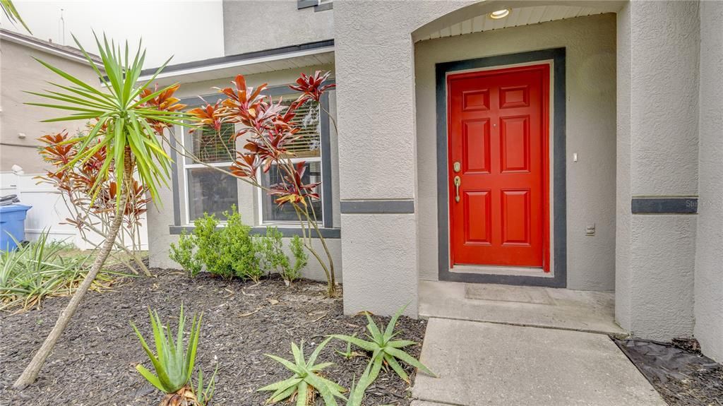 合同活跃: $385,000 (6 贝兹, 2 浴室, 2856 平方英尺)