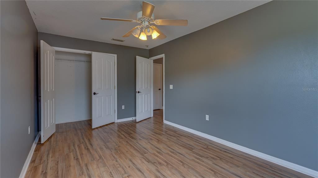 合同活跃: $385,000 (6 贝兹, 2 浴室, 2856 平方英尺)