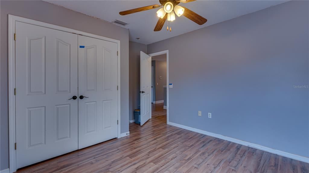 合同活跃: $385,000 (6 贝兹, 2 浴室, 2856 平方英尺)