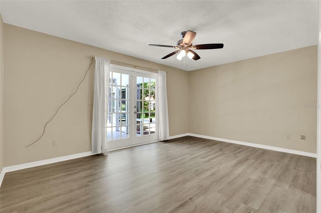 Active With Contract: $650,000 (5 beds, 3 baths, 3309 Square Feet)