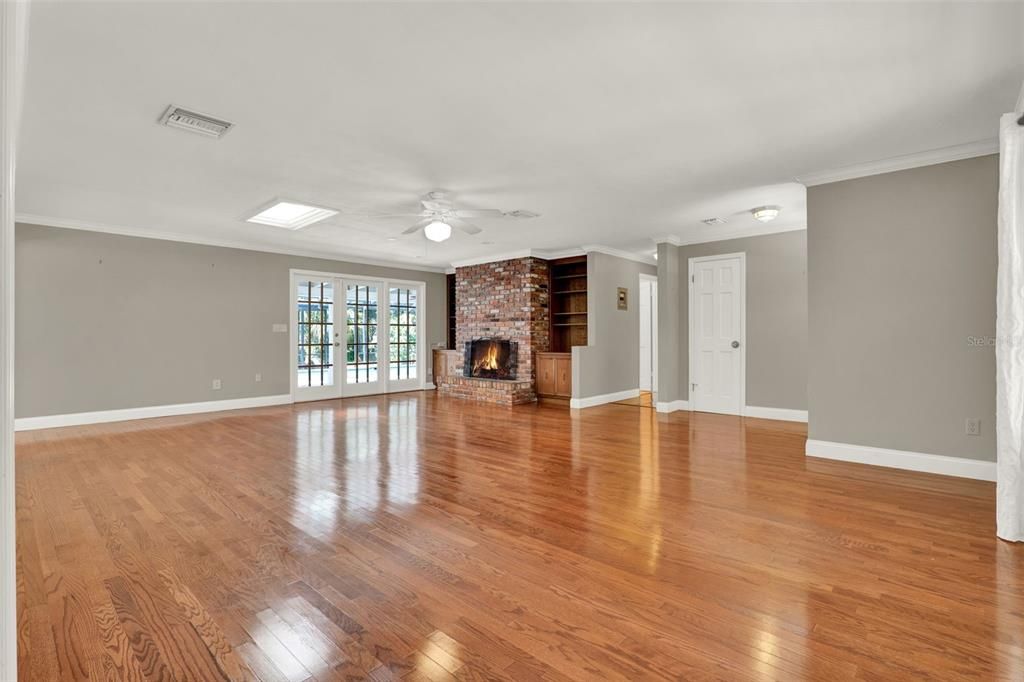 Active With Contract: $650,000 (5 beds, 3 baths, 3309 Square Feet)