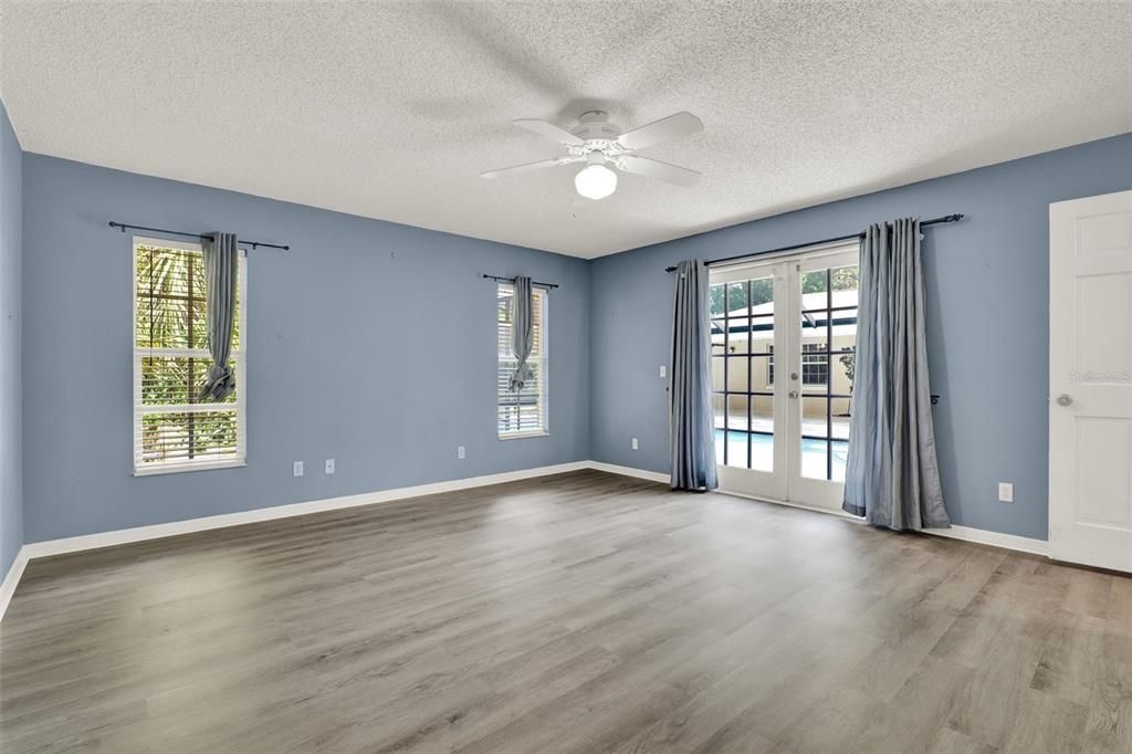 Active With Contract: $650,000 (5 beds, 3 baths, 3309 Square Feet)