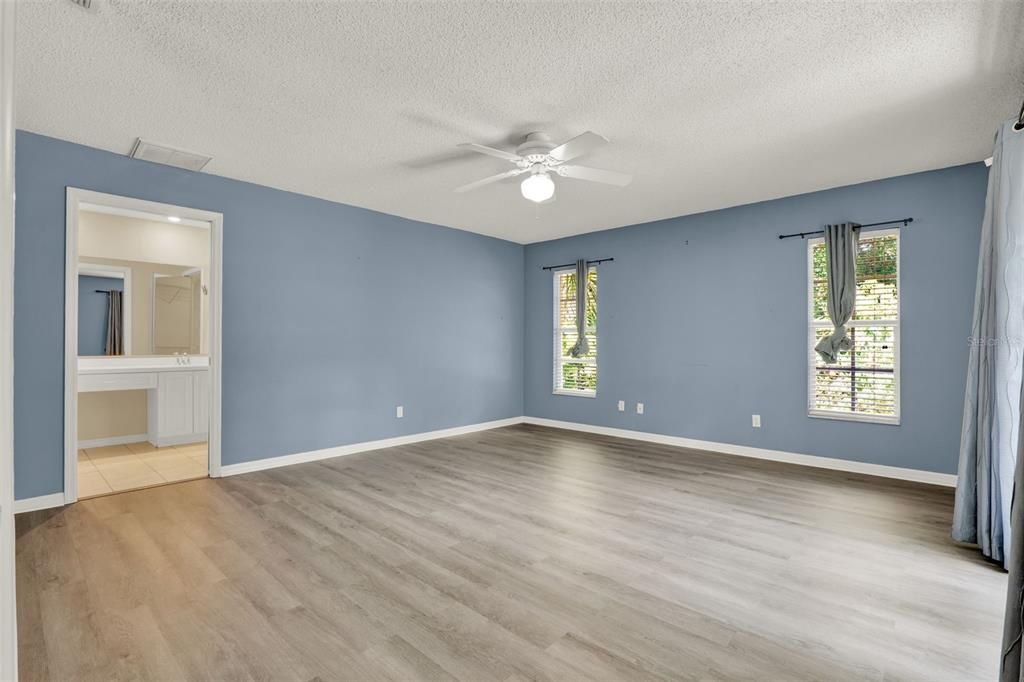 Active With Contract: $650,000 (5 beds, 3 baths, 3309 Square Feet)