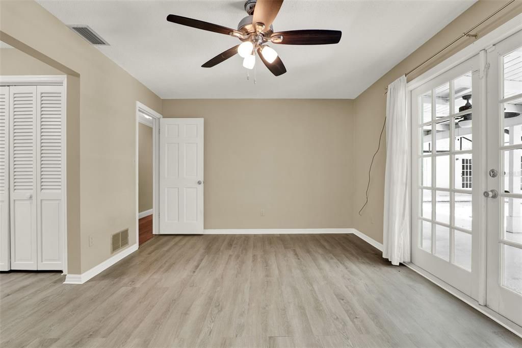 Active With Contract: $650,000 (5 beds, 3 baths, 3309 Square Feet)