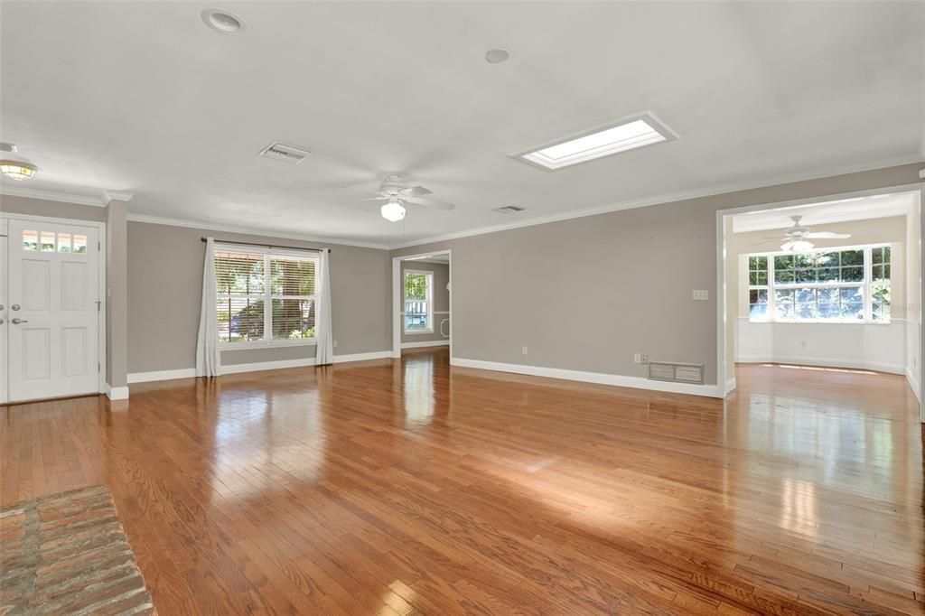 Active With Contract: $650,000 (5 beds, 3 baths, 3309 Square Feet)