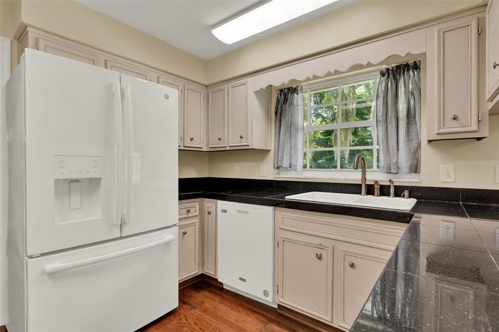 Active With Contract: $650,000 (5 beds, 3 baths, 3309 Square Feet)