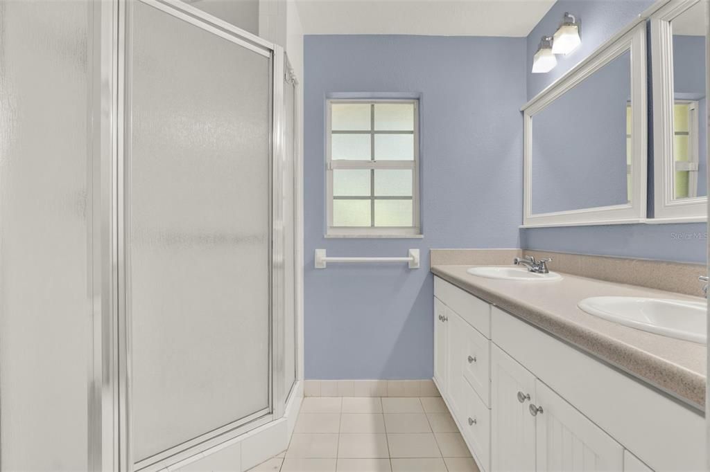 Active With Contract: $650,000 (5 beds, 3 baths, 3309 Square Feet)