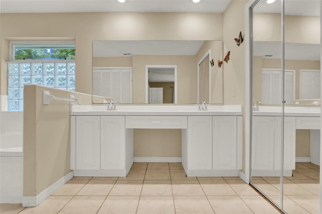 Active With Contract: $650,000 (5 beds, 3 baths, 3309 Square Feet)