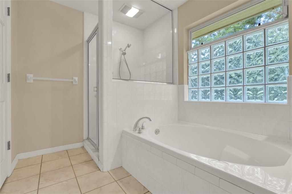 Active With Contract: $650,000 (5 beds, 3 baths, 3309 Square Feet)