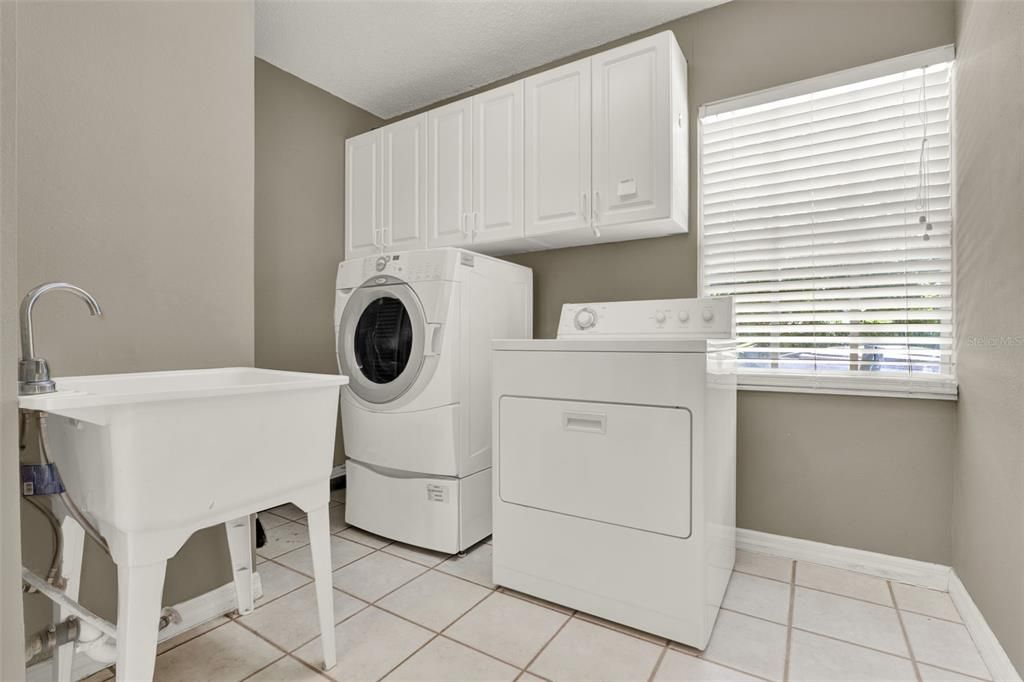 Active With Contract: $650,000 (5 beds, 3 baths, 3309 Square Feet)