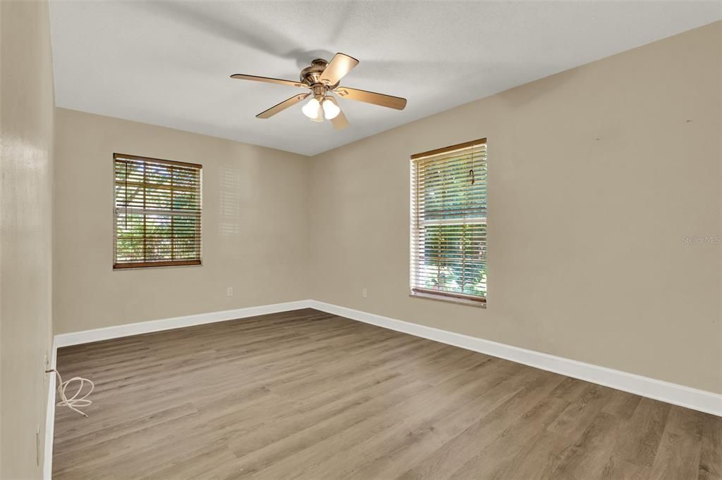 Active With Contract: $650,000 (5 beds, 3 baths, 3309 Square Feet)