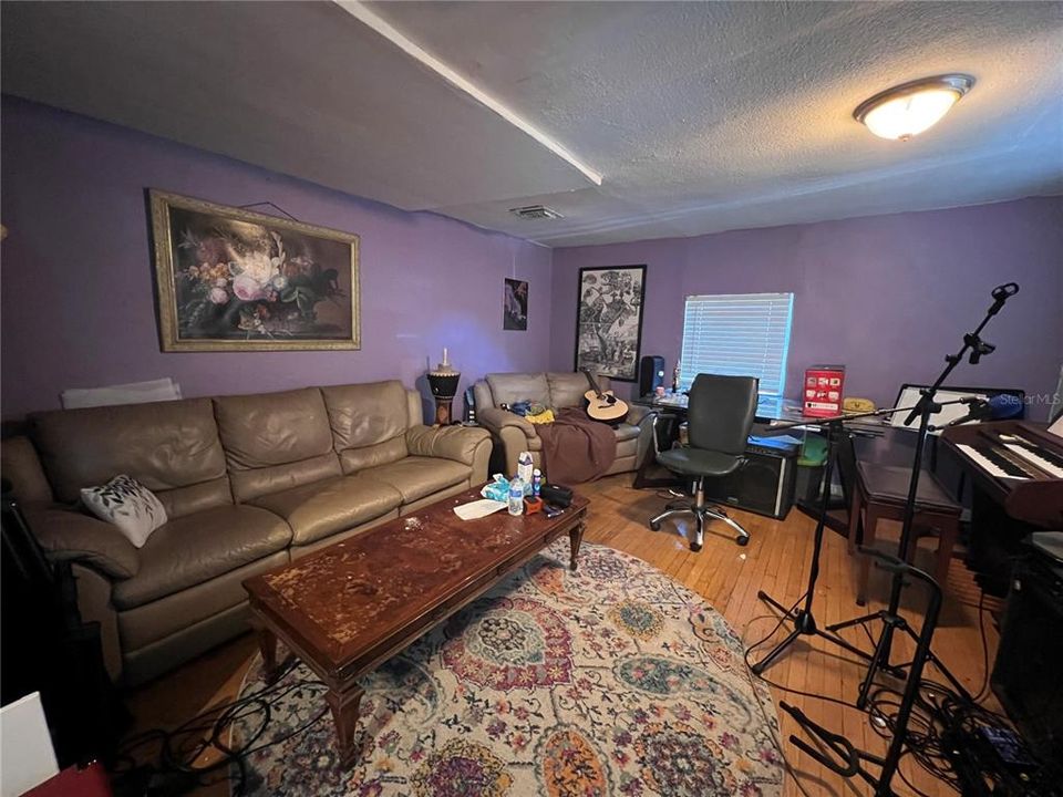 Active With Contract: $225,000 (4 beds, 2 baths, 1252 Square Feet)