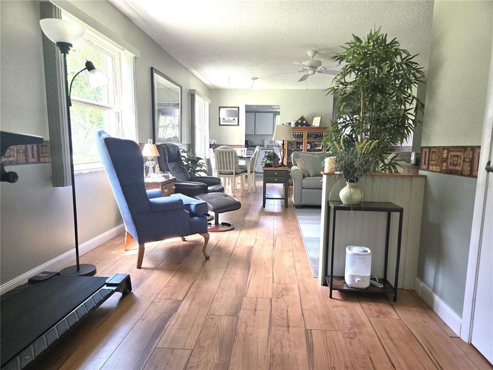 На продажу: $189,900 (2 спален, 2 ванн, 1164 Квадратных фут)