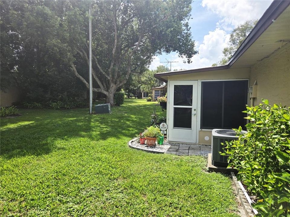 На продажу: $189,900 (2 спален, 2 ванн, 1164 Квадратных фут)