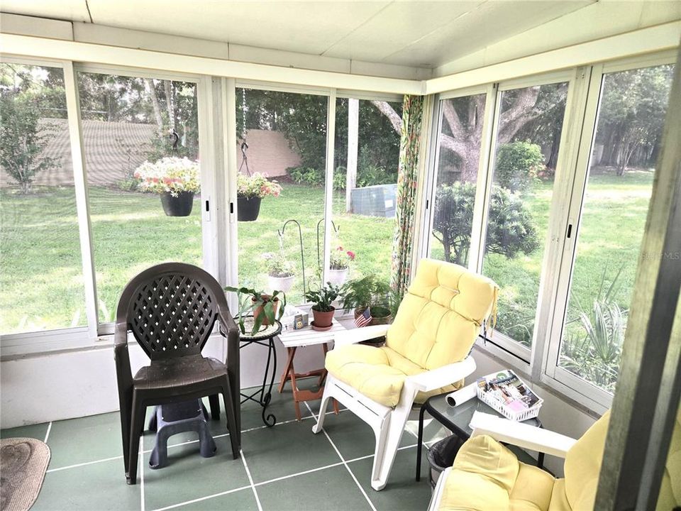 На продажу: $189,900 (2 спален, 2 ванн, 1164 Квадратных фут)