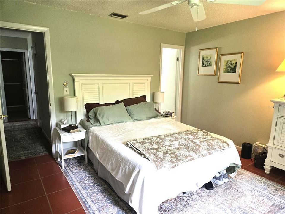 На продажу: $189,900 (2 спален, 2 ванн, 1164 Квадратных фут)