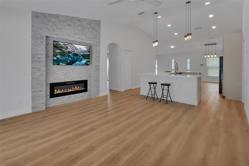 Active With Contract: $439,900 (3 beds, 2 baths, 1674 Square Feet)