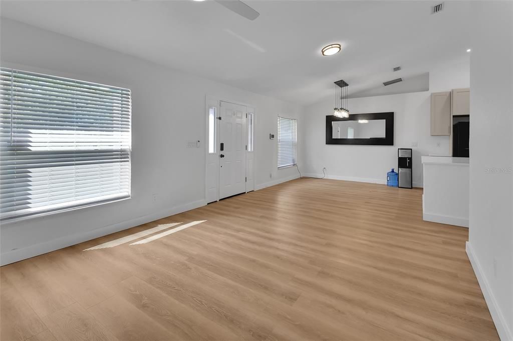 Active With Contract: $439,900 (3 beds, 2 baths, 1674 Square Feet)