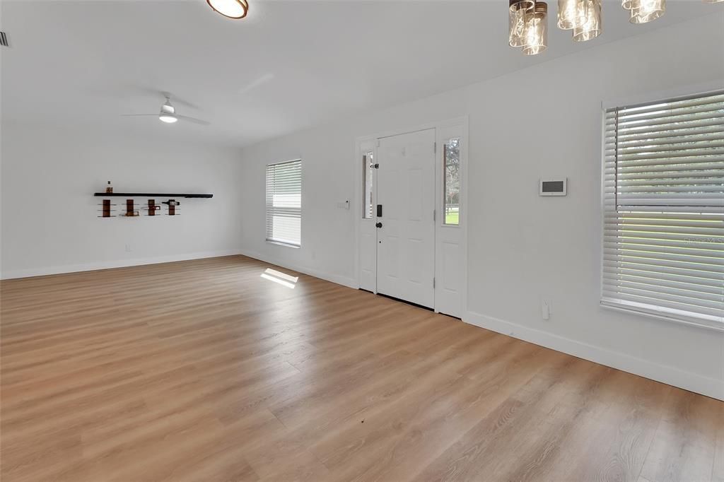 Active With Contract: $439,900 (3 beds, 2 baths, 1674 Square Feet)