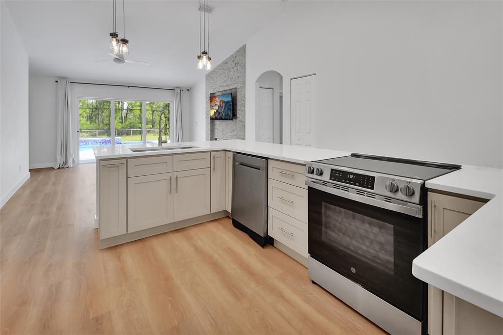 Active With Contract: $439,900 (3 beds, 2 baths, 1674 Square Feet)