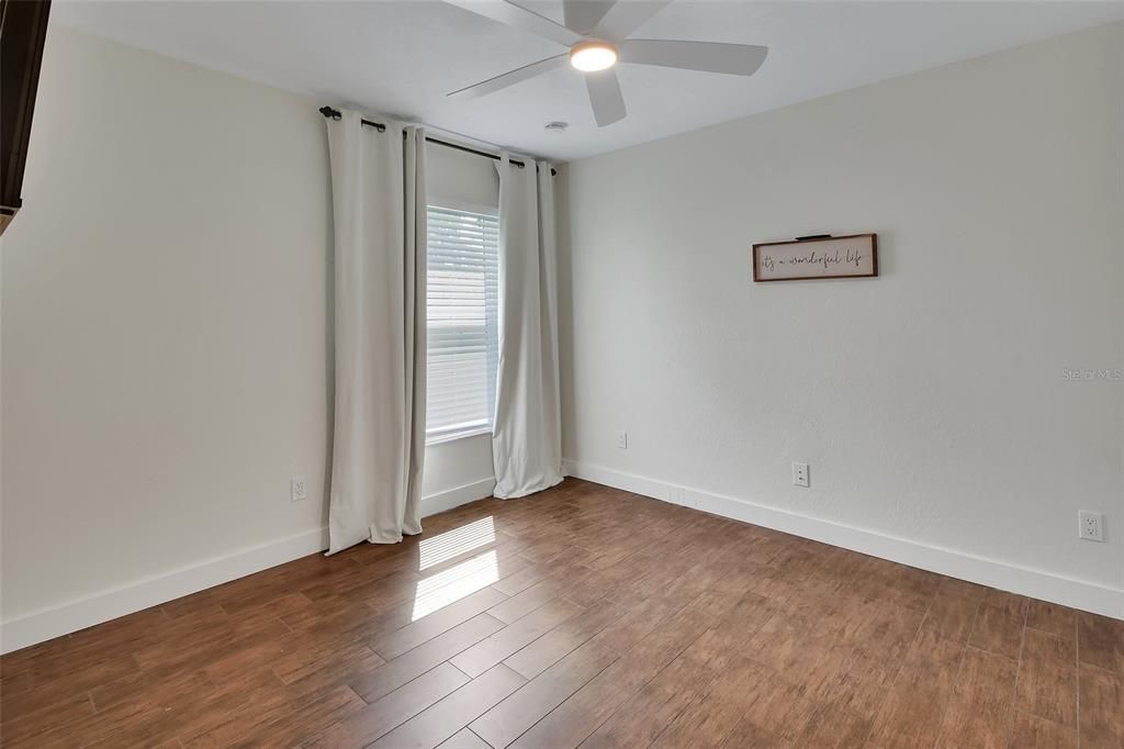 Active With Contract: $439,900 (3 beds, 2 baths, 1674 Square Feet)