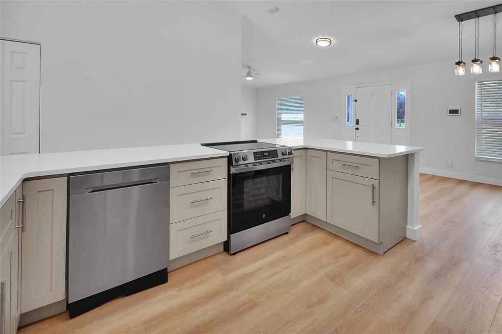 Active With Contract: $439,900 (3 beds, 2 baths, 1674 Square Feet)