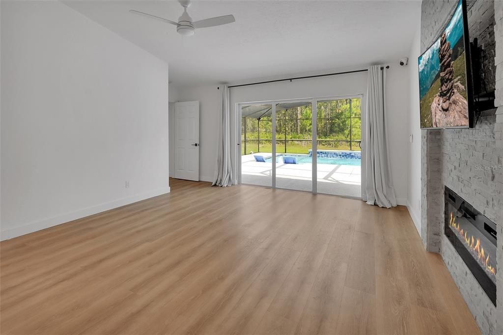 Active With Contract: $439,900 (3 beds, 2 baths, 1674 Square Feet)