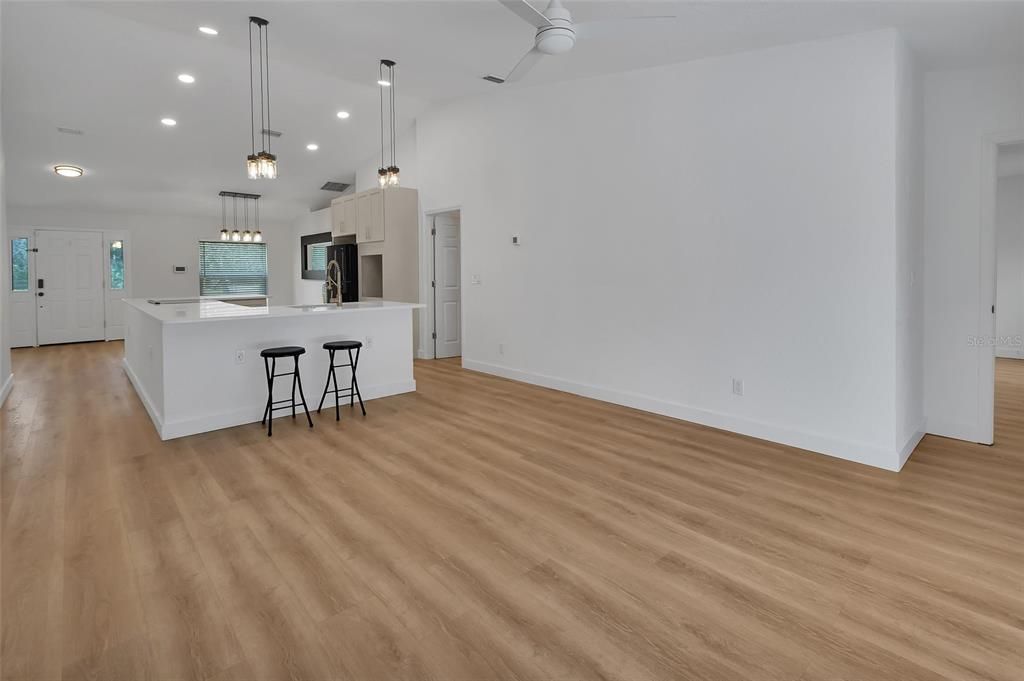Active With Contract: $439,900 (3 beds, 2 baths, 1674 Square Feet)