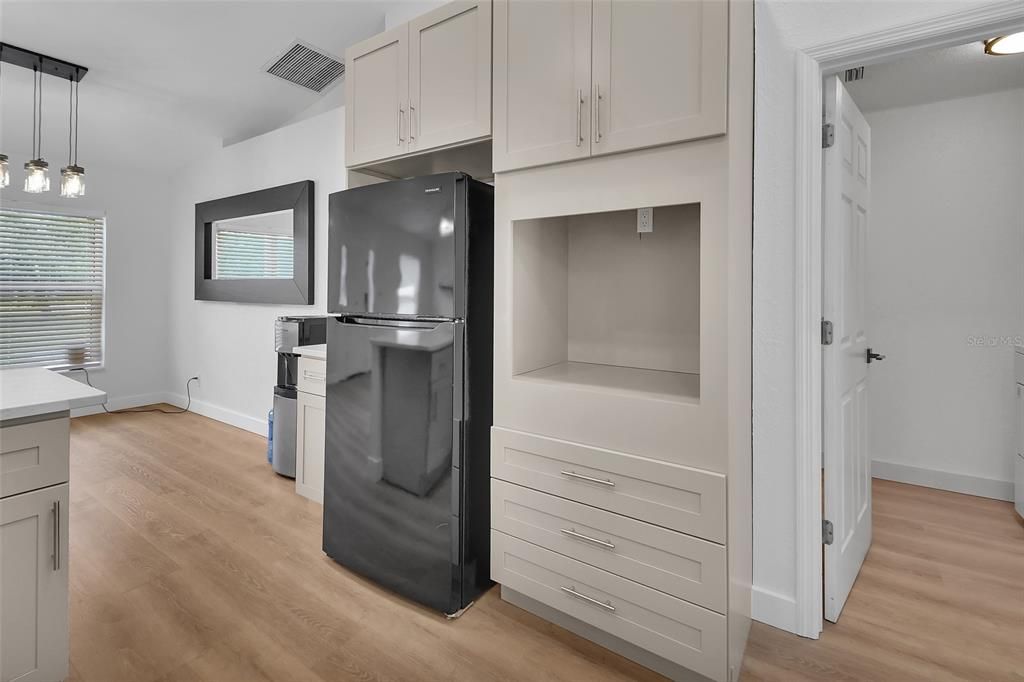 Active With Contract: $439,900 (3 beds, 2 baths, 1674 Square Feet)