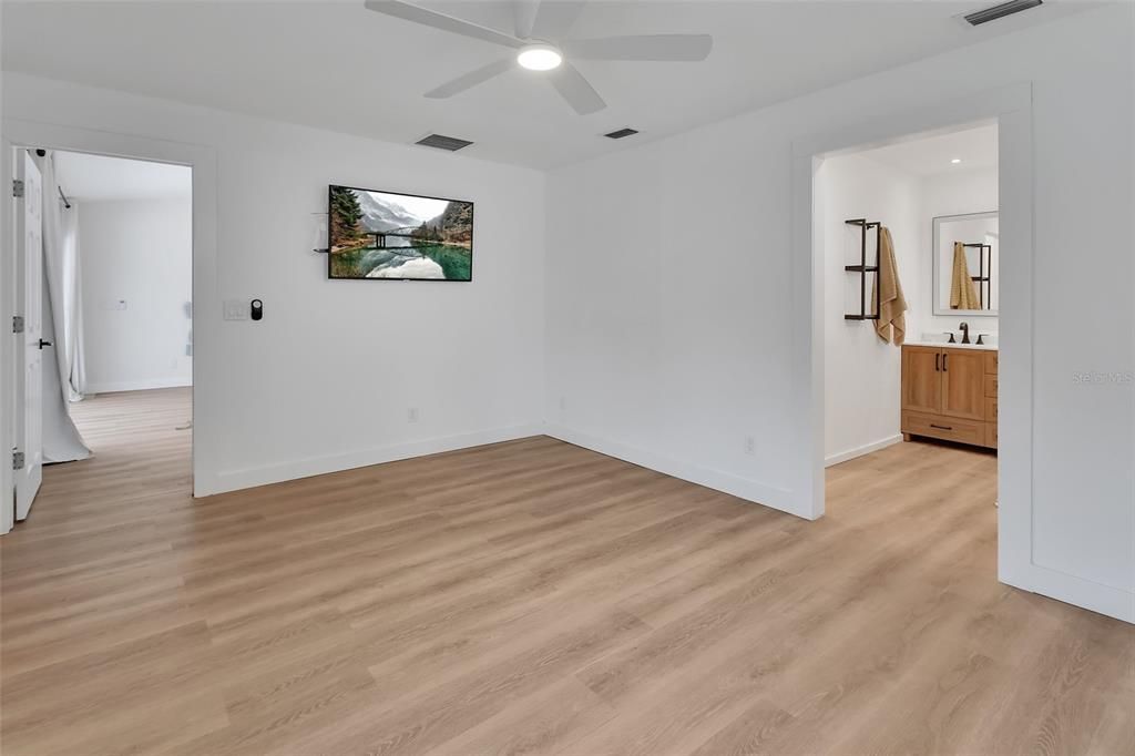 Active With Contract: $439,900 (3 beds, 2 baths, 1674 Square Feet)