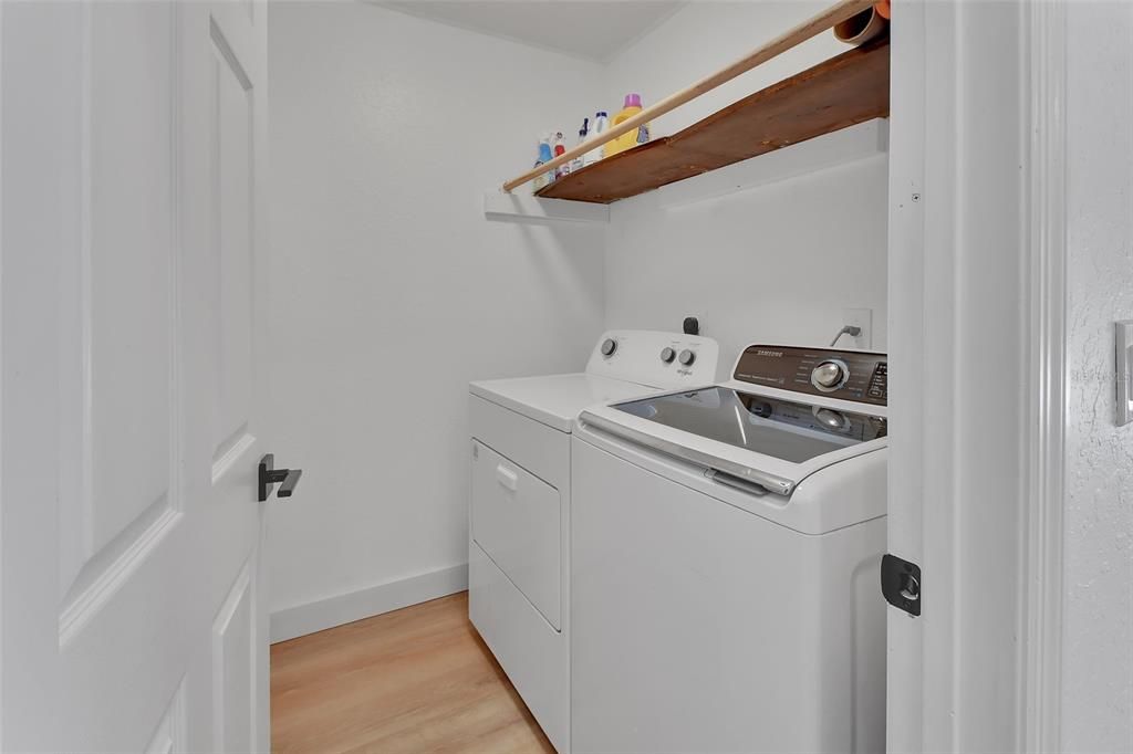 Active With Contract: $439,900 (3 beds, 2 baths, 1674 Square Feet)